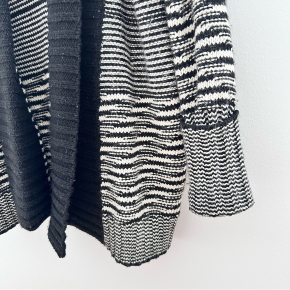 Sam Edelman cardigan Sweater size S Wool Alpaca Blend black & white pockets warm - Picture 9 of 11